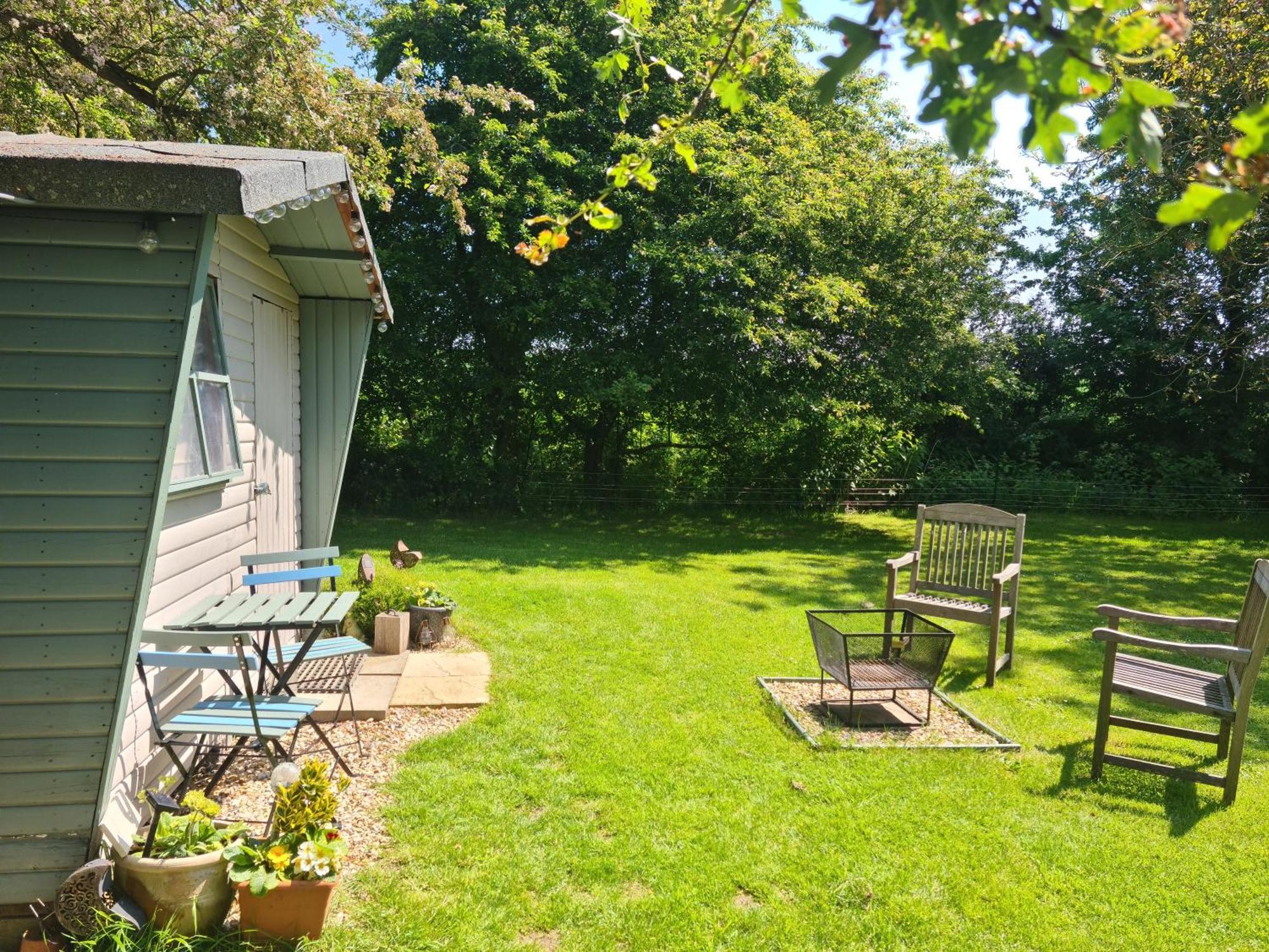 The Potting Shed Hotel Manuden Exterior foto